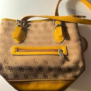 Vintage Dooney and Bourke signature handbag-so cute!